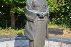 三橋鷹女の像