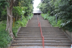 真間山弘法寺 仁王門への階段