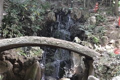 里見公園：滝